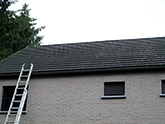Reinigen van betonpannen dak 1